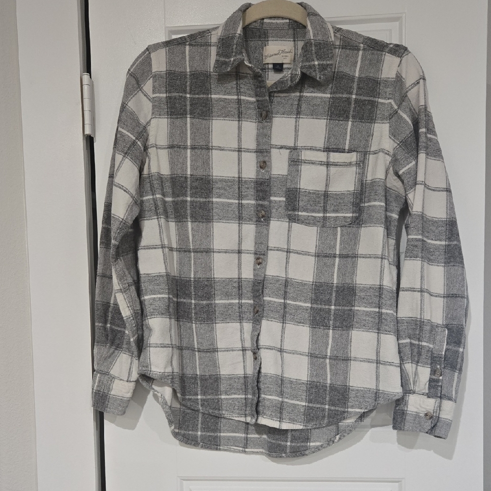 Universal Thread Gray and White Plaid Button-Down Shirt